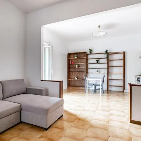 Apartment House - Monteverde